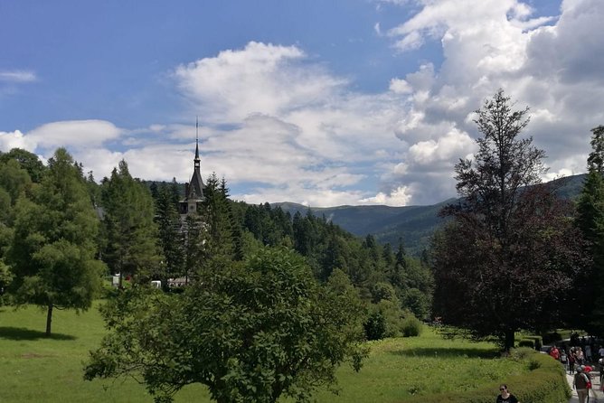 1 Day Castles Tour - Sinaia and Bran - Group Size and the Guide Effect: How the Day Stays Smooth