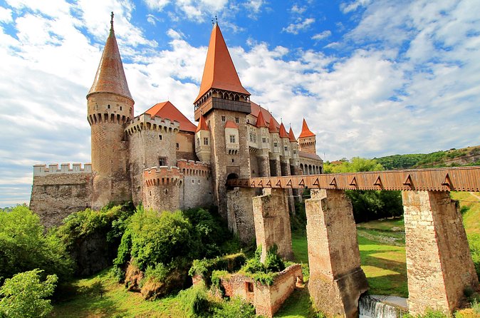 4-Day Inside Transylvania & Transfagarasan Tour from Bucharest - Small-Group Reality: The Guide Can Make or Break This Trip