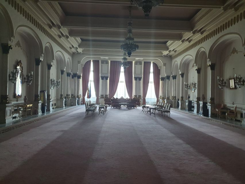 6h Communism Tour in Bucharest with Ceausescu Mansion - How the private guide format keeps the day from turning into chaos