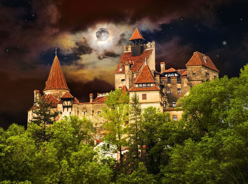 Bran: Guided Castle Tour - The Route: From the Castle Entry to the Court Yard by the Well
