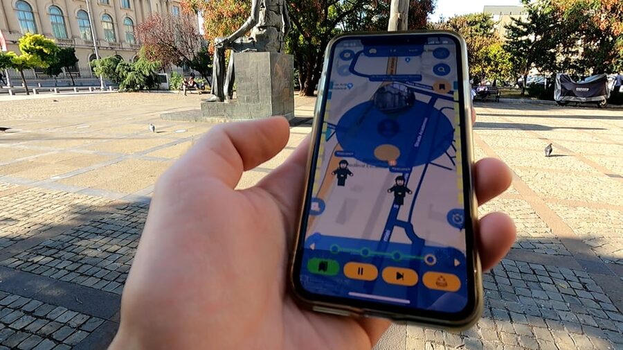 Bucharest 1989 Revolution Walking Tour with Smartphone App - Smartphone tips so the game actually works