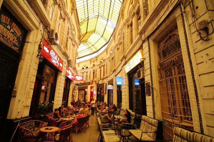 Bucharest: 2-Hour City Highlights Bike Tour - Cismigiu Park and the City Hall Edge: Your Mid-Tour Cooling Moment