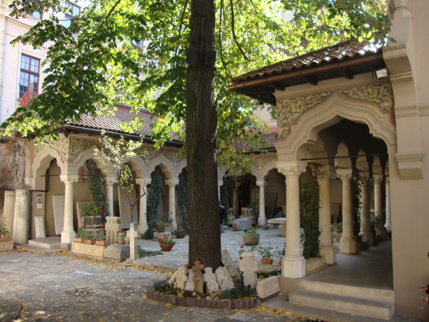 Bucharest: 2-Hour City Highlights Bike Tour - Guide Style in English: Stories, Humor, and Real Local Pointers