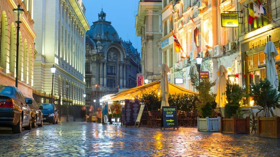 Bucharest: 4-Hour Walking Food Tour in the Old Town - Pies as the warm-up: why Bucharest starts with dough