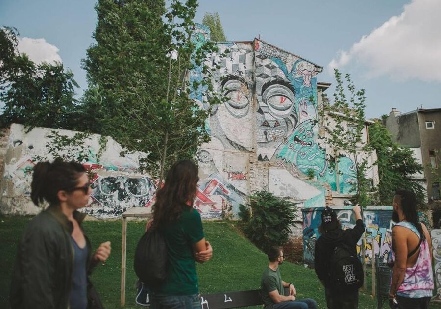 Bucharest Alternative Walking Tour - Meeting at Piata Romana, snack first, then street art follows