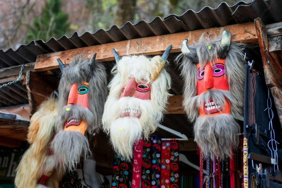 Bucharest: Bran Castle and Bear Sanctuary Small-Group Tour - Lunch, souvenirs, and how your guide shapes the day