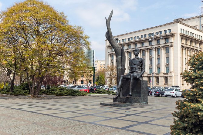 Bucharest Chronicles - Piata Revolukiei: a short stop that sets the tone
