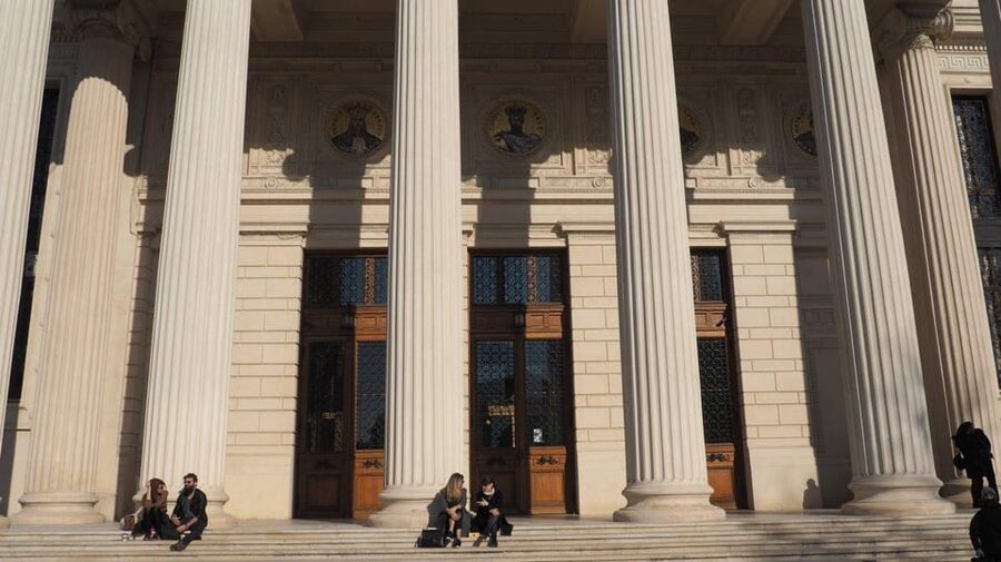 Bucharest city tour by car - Palace of Parliament: the photo stop that becomes a real explanation