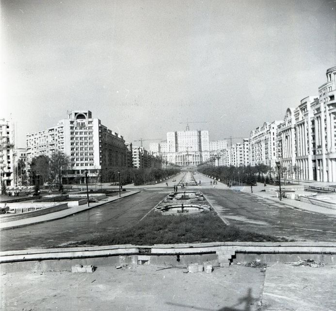 Bucharest Communism: From Lenin to Ceausescu - Old Town and University Square, where everyday life can hide in plain sight