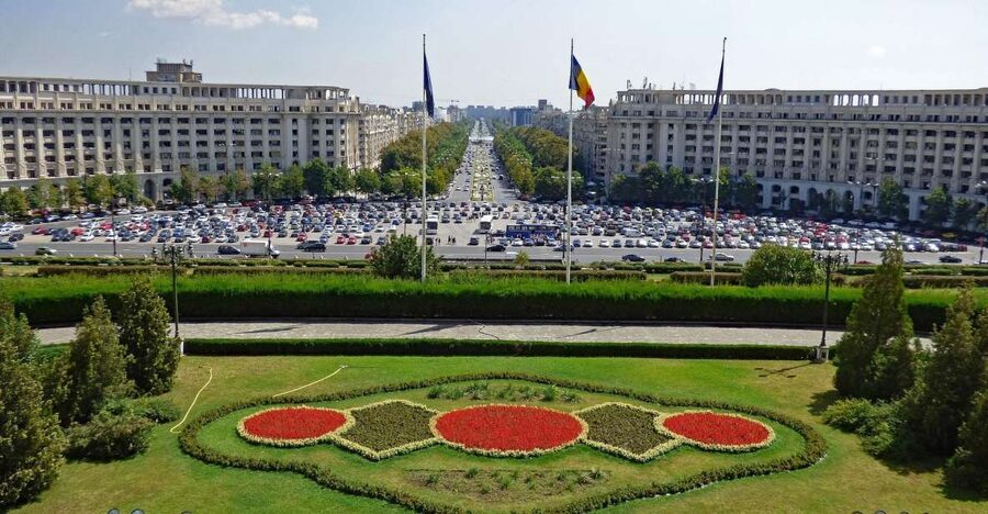 Bucharest: Communist Tour including Ceausescu Residence - A 7-hour route through power, housing, and daily life
