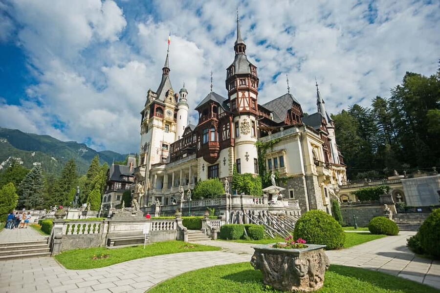 Bucharest: Day Trip 3 Castles Cantacuzino, Peles , Dracula’s - Cantacuzino Castle in Bușteni: the Wednesday connection and what to expect on the ground
