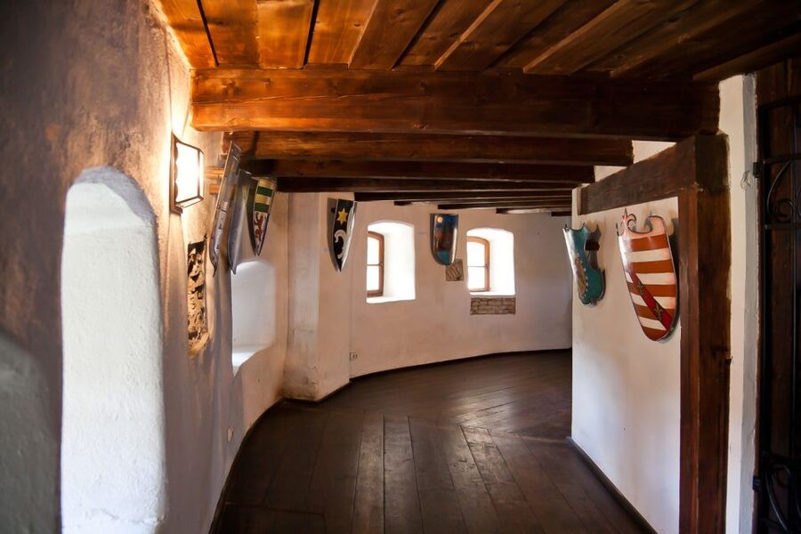 Bucharest: Day Trip to Dracula Castle, Peles Castle & Brașov - Bran Castle and the Dracula connection: fun, touristy, and still worth seeing