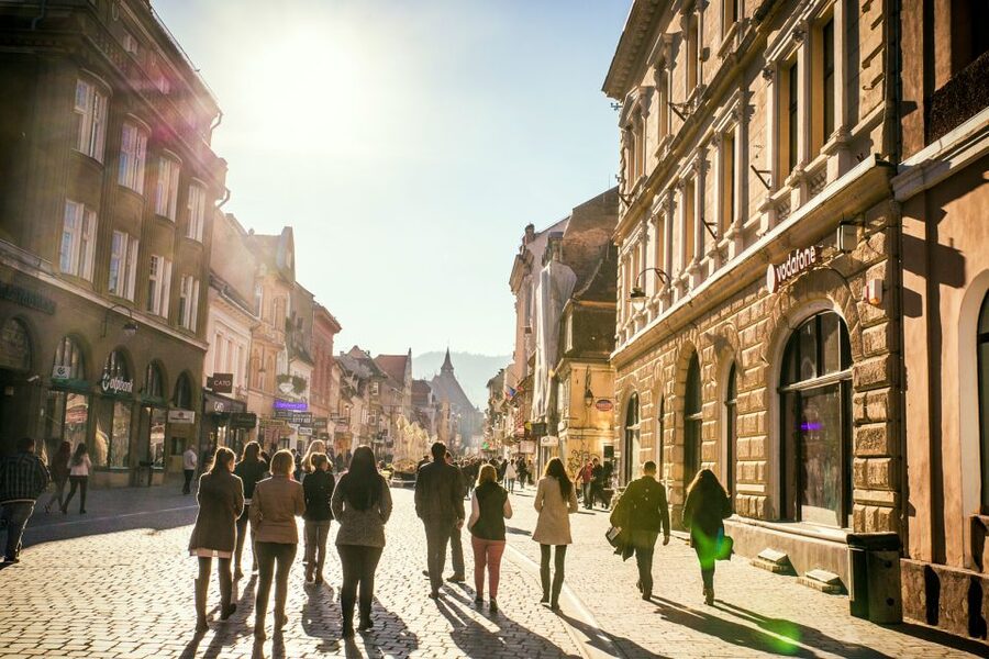 Bucharest: Dracula Castle, Peles Castle & Brasov Old Town - Peles Castle in Sinaia: Royal Summer Glamour You Can Actually Walk