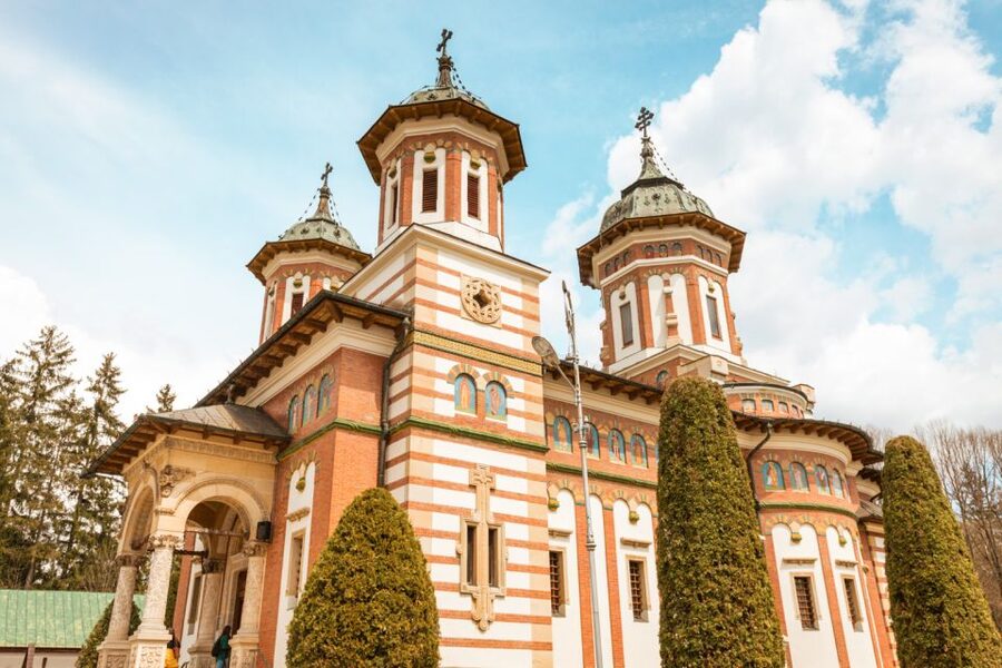 Bucharest: Dracula's Castle, Peleș Castle & Brașov Day Trip - Bran Castle: Dracula’s Address Meets Vlad the Impaler Reality