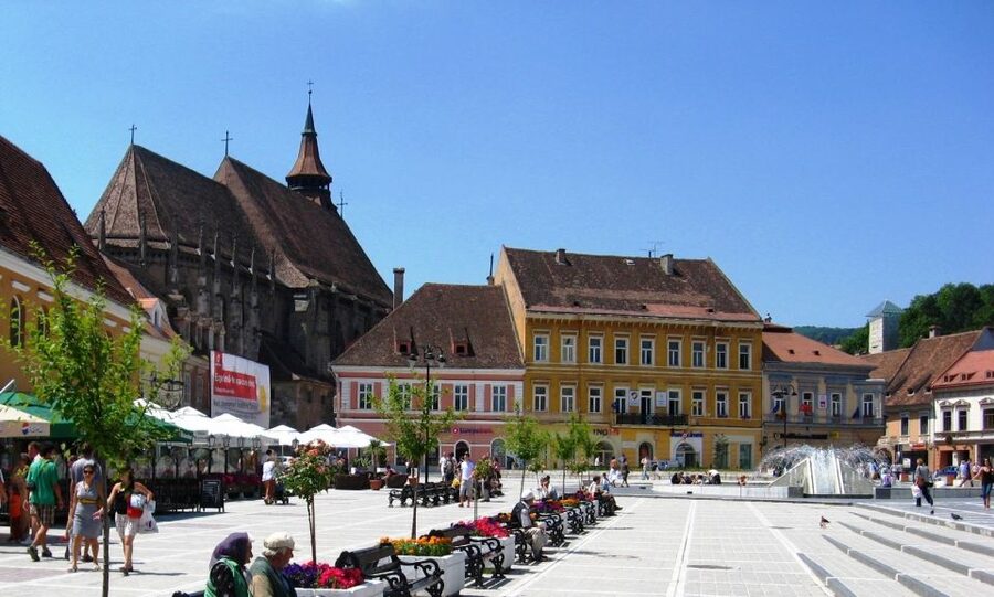 Bucharest: Dracula's Castle, Peles Castle, & Brasov Old Town - How the guide and driver shape your day