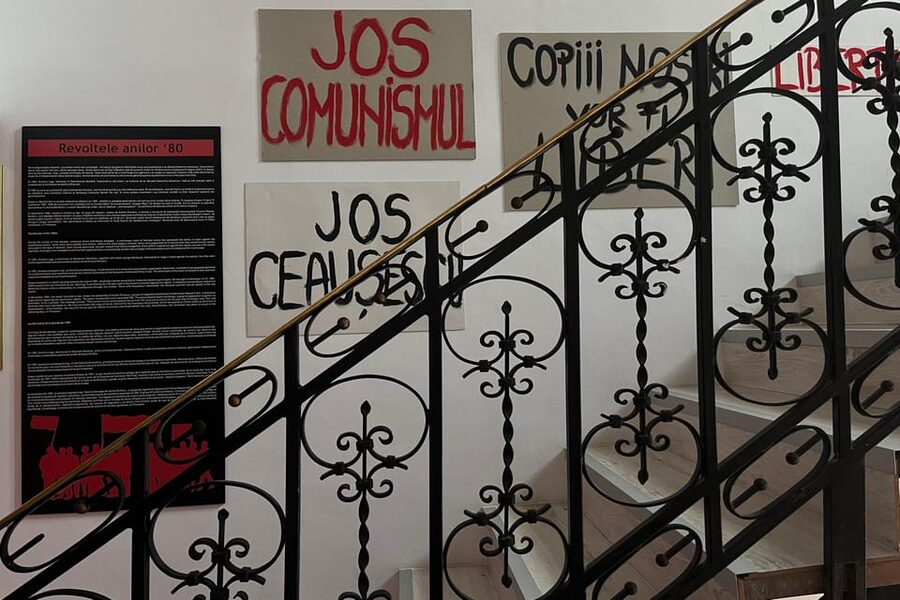 Bucharest: Entry ticket at the Museum of Communism - The coffee shop break, specialty drinks and house beer