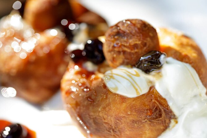 Bucharest Evening Tour and Traditional Dinner - 3 hours - Caru’ cu bere: the 3-course meal and the kind of atmosphere you can feel