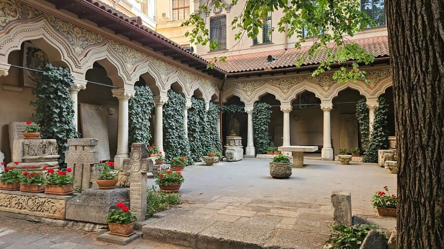Bucharest: Guided Walking Tour with Romanian Snack - Should You Book This Bucharest Walking Tour?