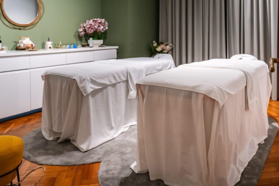 Bucharest: Harmony Wellness Center Massage Treatments - Meron Caffee Meeting Point and the First 10 Minutes
