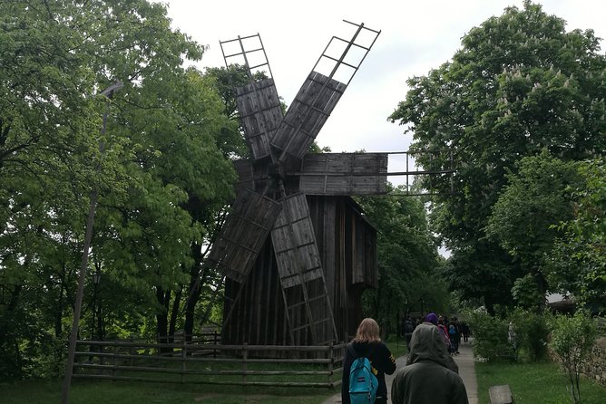 Bucharest Highlights Half-Day City Tour with Pickup - Revolution Square (Piața Revoluției): Calea Victoriei’s history lesson in open air