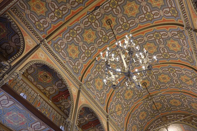 Bucharest Jewish Heritage Private Walking Tour - Why Alina’s guide style makes a difference