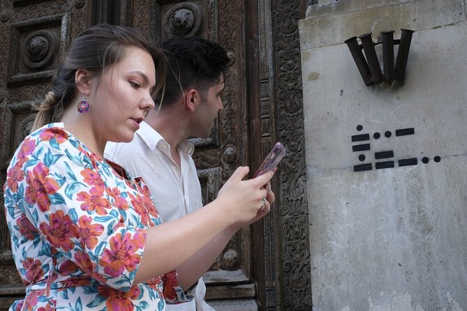 Bucharest Old Town Treasure Hunt: Walking Tour & Game - How the app directions guide you, clue by clue