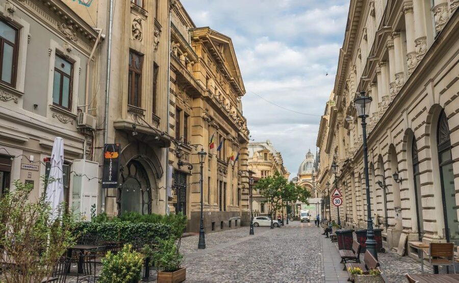 Bucharest Panoramic City Tour & Street Food - Unirii Boulevard and Alba Iulia Square: the communist Champs Elysees vibe