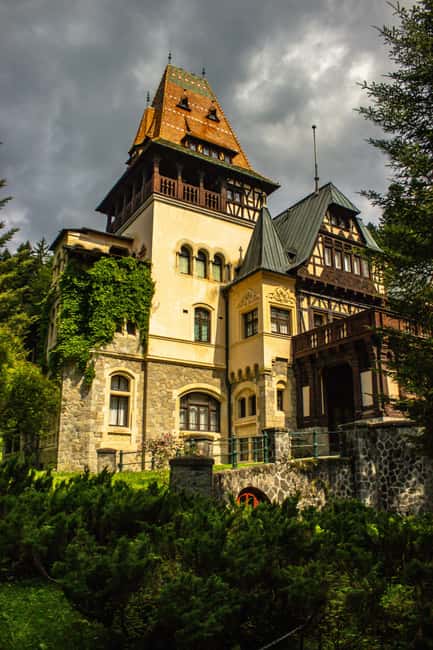Bucharest: Peles Castle, Bran Castle & Brașov Day Tour - Price and value: is $31 a smart deal for this kind of day?