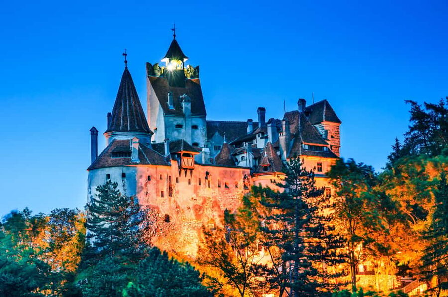 Bucharest: Peles Castle, Bran Castle & Brașov Day Tour - Peleș Castle in Sinaia: royal interiors and how to make the most of your visit