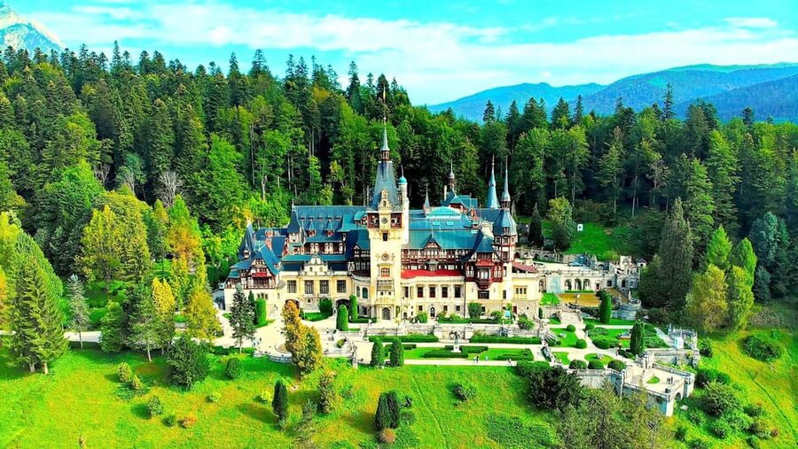Bucharest: Peles Castle, Bran Castle, & Brasov Old Town Tour - Group Size Feel and How Guides Make the Day