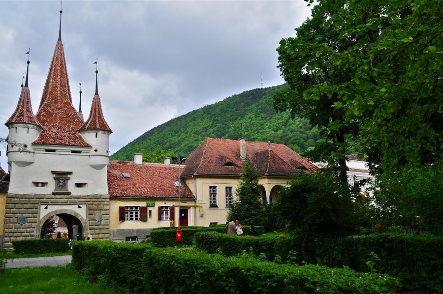 Bucharest: Peles Castle, Dracula's Castle and Brasov Tour - Key highlights to know before you go