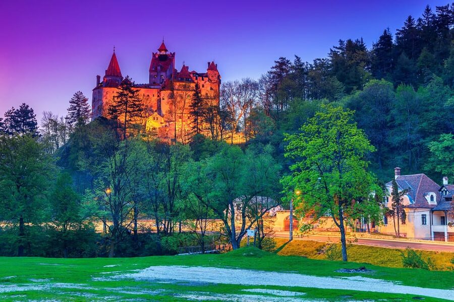 Bucharest: Peles & Dracula's Castle and Brasov Full-Day Trip - Bucharest to the Carpathians: the appeal of this one-day loop