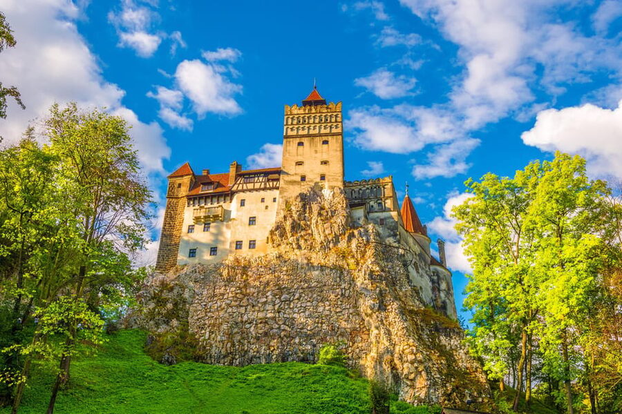 Bucharest: Peles & Dracula's Castle and Brasov Full-Day Trip - Where you start in Bucharest, and why meeting points matter