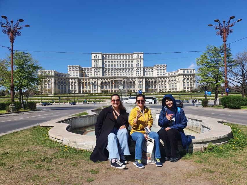 Bucharest: Relics of Communism 3-Hour Walking Tour - Piața Unirii, A Breather Before the Big Concrete Statements
