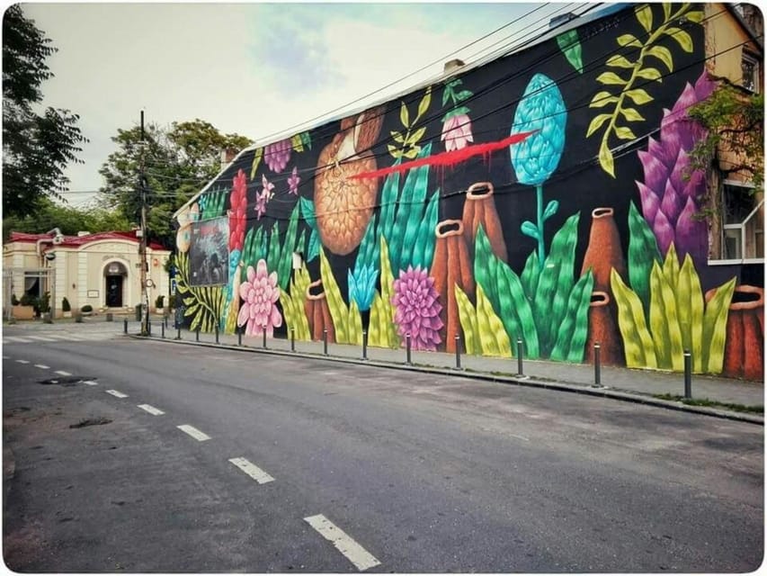 Bucharest : Street Art Walking Tour With A Guide - Fabrica Club: a photo stop that sets the tone