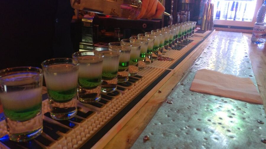 Bucharest: Weekend Pub Crawl - Meeting Points on Splaiul Independenței and Strada Lipscani