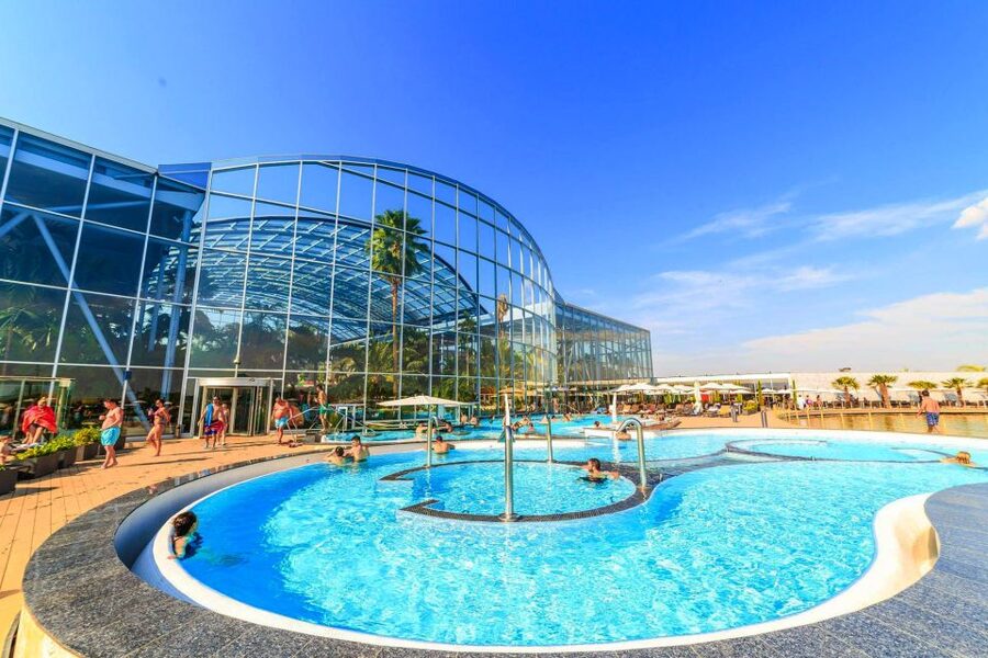 Bucuresti: Therme Bucharest Evening Entry Ticket & Transfer - Your best 4.5-hour plan, pools, saunas, salt pools, and hydrotherapy