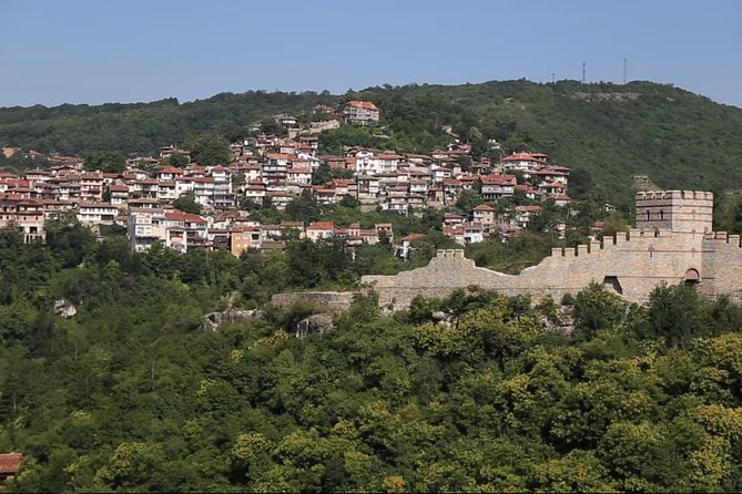 Bulgaria Day Trip: Basarabovo Monastery, Tsarevets & Arbanasi - Stop 2: Tsarevets In Veliko Tarnovo, Fortress Views And Layered Streets