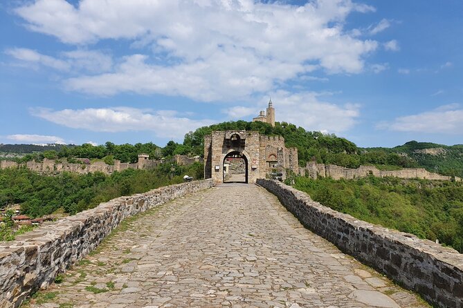 Bulgaria Day Trip: Basarabovo Monastery, Tsarevets & Arbanasi - Stop 1: Rock Monastery St. Dimitar Basarbovski, Carved Chapels 30 Meters Up