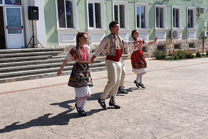 Bulgaria Day Trip - Private Tour from Bucharest - Veliko Tarnavo & Arbanasi - Crossing into Bulgaria with a first stop at St. Dimitrii of Basarbovo Monastery
