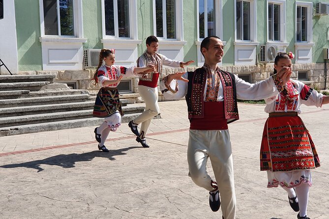 Bulgaria Day Trip - Private Tour from Bucharest - Veliko Tarnavo & Arbanasi - Veliko Tarnavo and Tsarevets: UNESCO town energy without the stress