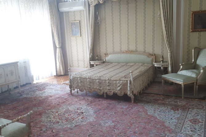 Ceausescu Villa - fast track tickets and guide - Inside the House: First and Second Floor Rooms, Decor, and Layout