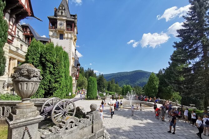 Day trip from Bucharest to Brasov, Peles & Dracula's Castle - The early start, the ride, and how to not lose the day