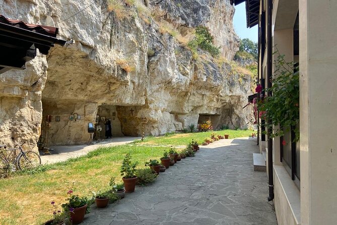 Day Trip to Bulgaria and Veliko Tarnovo from Bucharest - Arbanasi village and the Church of the Nativity frescoes