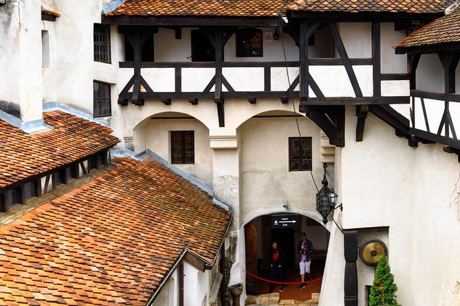 Day trip to Dracula's Castle, Peles Castle and Medieval Brasov - Sinaia and Peles Castle: Royal Splendor With a Real Morning Focus