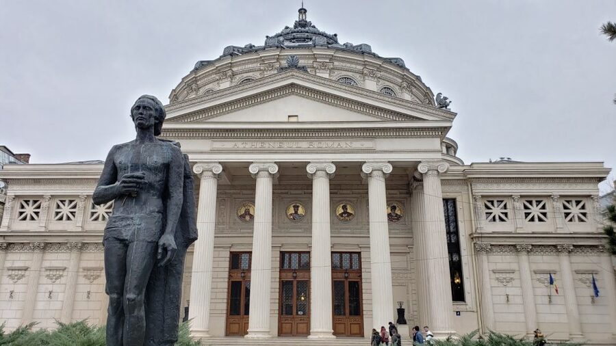 Discover Bucharest: Exclusive Half-Day Private City Tour - Triumphal Arch and Revolution Square, fast stops with big visual payoff