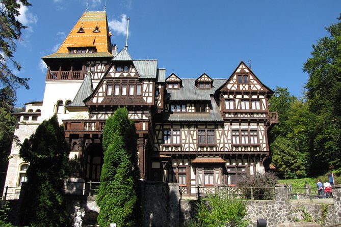 DRACULA CITY BREAK Bran Castle, Peles Castle Sinaia, Brasov City - Black Church (Biserica Neagra): the stop that gives the wow factor