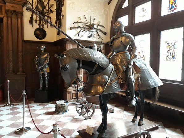 Dracula's Castle & Peles Palace Tour from Bucharest Including Brasov Old Town - Stop 1: Statuia lui Spiru Haret and the morning warmup