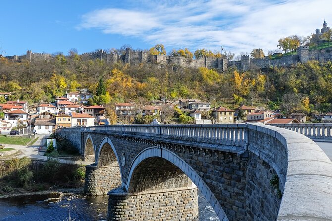 Explore Northern Bulgaria Day Trip from Bucharest - Veliko Tarnovo and Tsarevets: fortress views and the Asan dynasty story