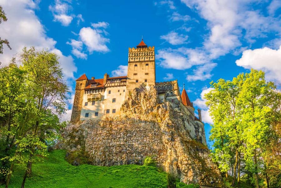 From Bucharest: Day Trip to Peles, Dracula's Castle, Brasov - Getting from Bucharest: timing, pickup points, and traffic reality